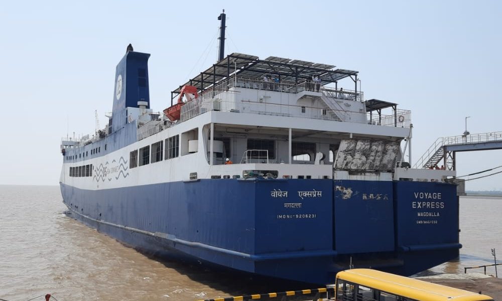 Voyage Express between Ghogha-Hajira started from today