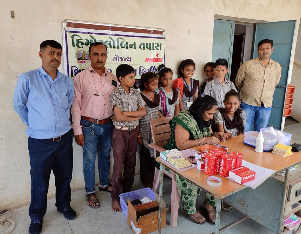a-health-camp-was-held-at-narmad-village-in-bhal-area