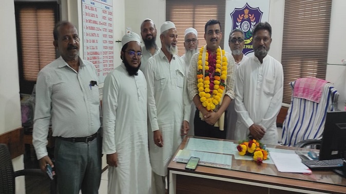 Sihore PI K D Gohil was honored with Fulhar by the Muslim community