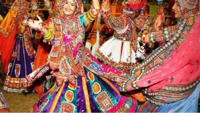 what-is-difference-between-dandiya-and-garba