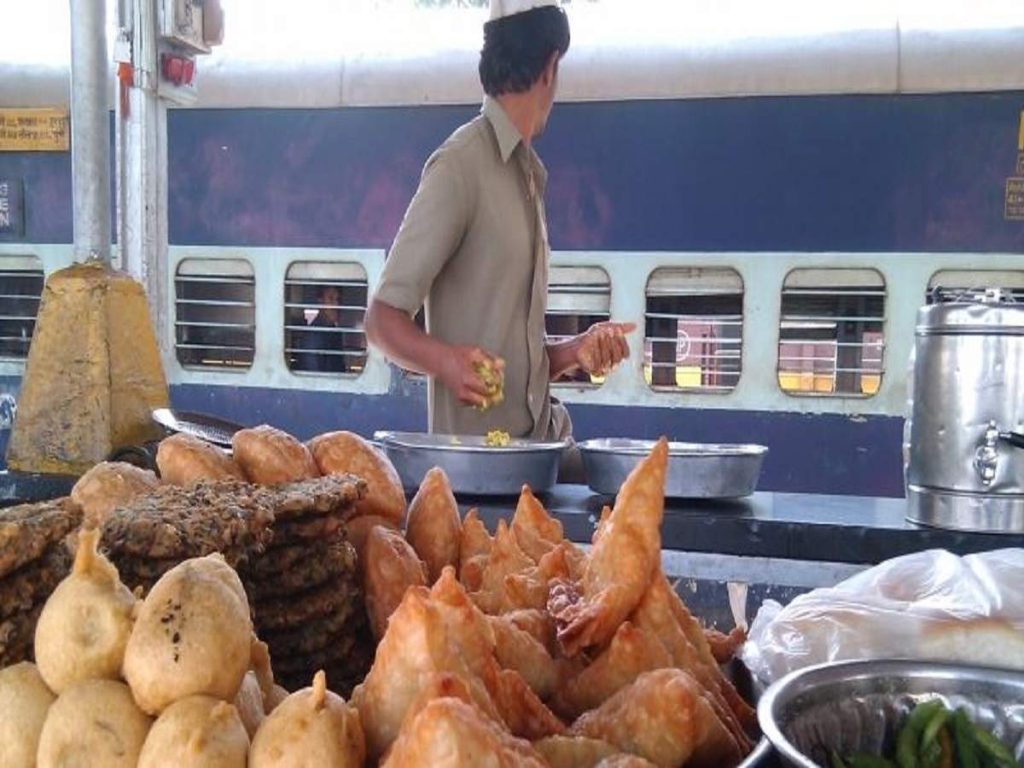 these-railway-stations-are-best-for-food-in-india