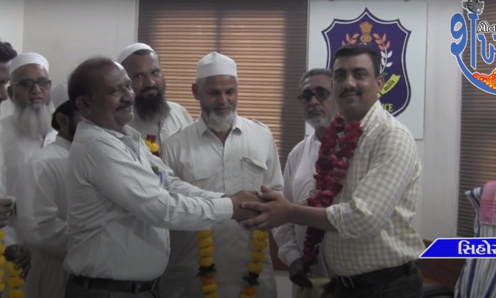 police-officer-pi-gohil-sahib-was-honored-by-sehore-muslim-society