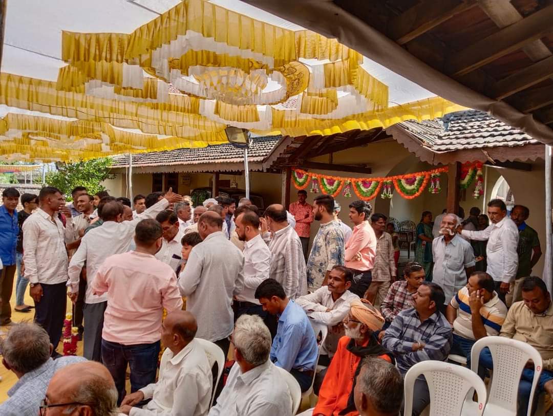 In the presence of thousands of well-wishers and activists, a charity meeting was held at the residence of Shaktisinh Gohil in Limda.