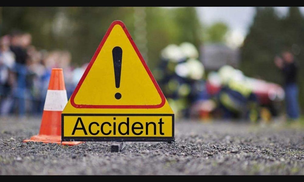 bus-collides-with-truck-parked-on-highway-in-vadodara-6-killed-15-injured