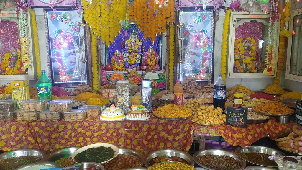 Thousands of devotees visited Annakoot on New Year at Thakar Temple and Mahalakshmi Temple in Sihore.