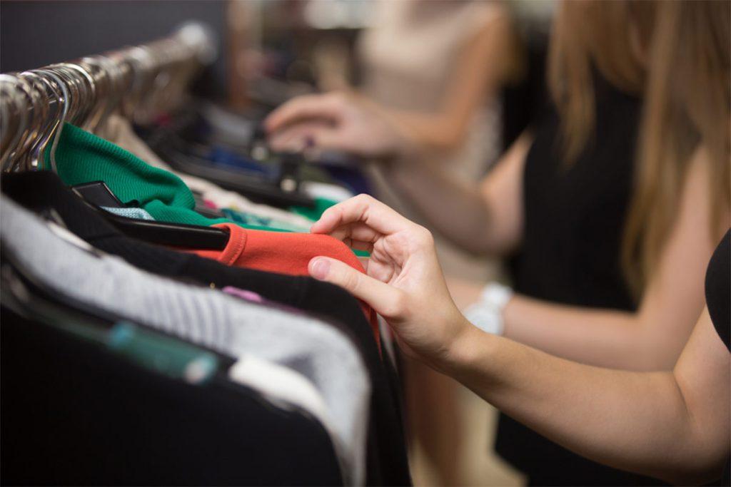 shopping-tips-for-mother-to-purchase-outfit-for-your-daughter