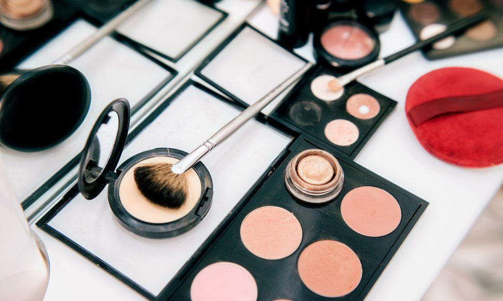 in-your-makeup-kit-these-5-things-can-be-a-threat-to-your-health