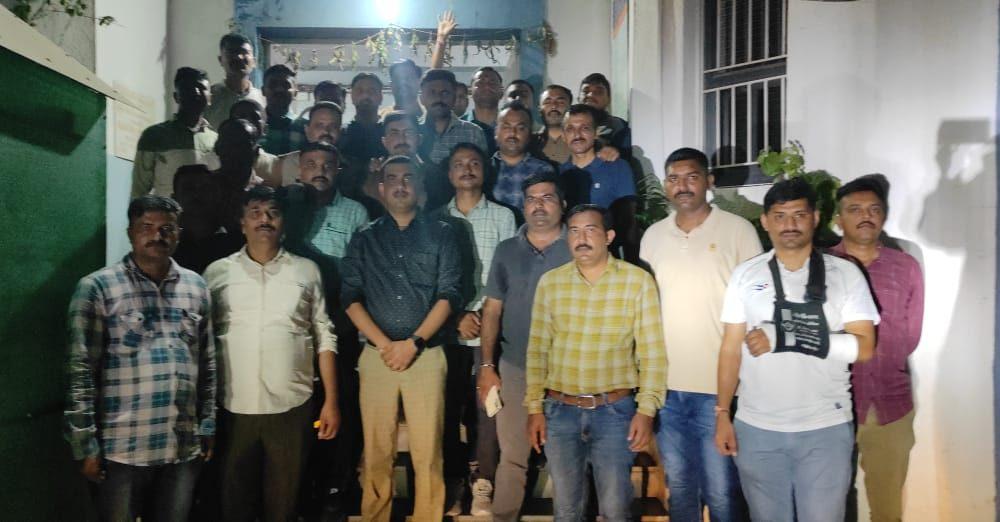 the-employees-bid-a-tearful-farewell-to-pi-gohil-of-sihore