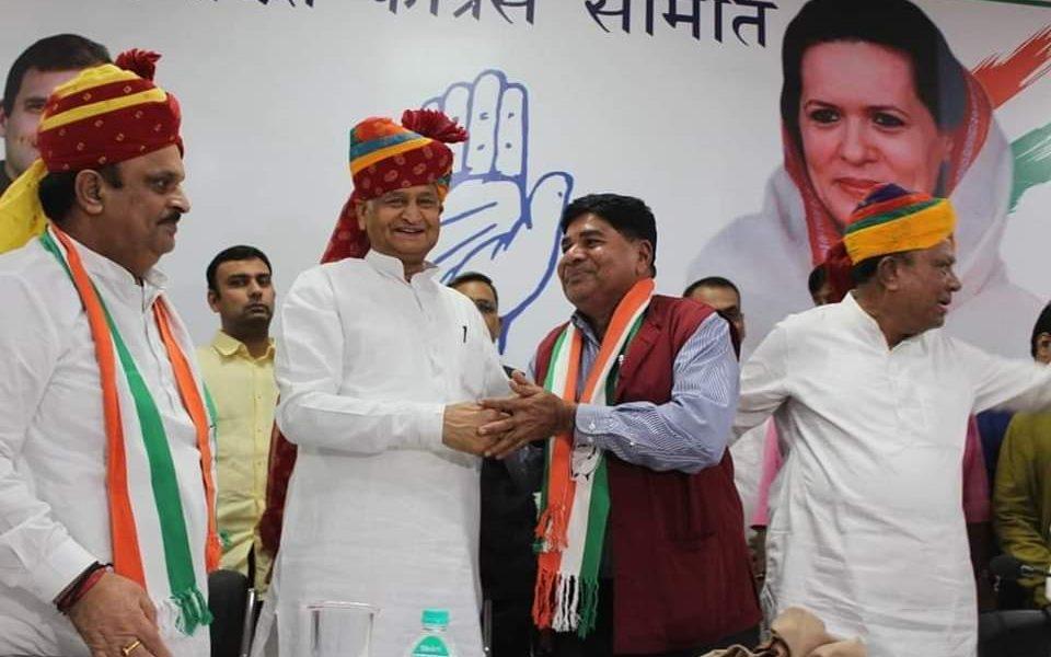 former-state-minister-of-bjp-manu-chavda-joined-congress