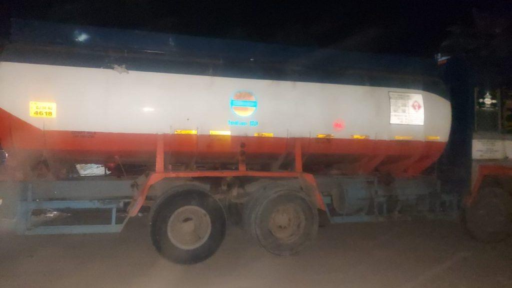 two-tankers-full-of-flammable-liquid-were-seized-near-rangola-intersection