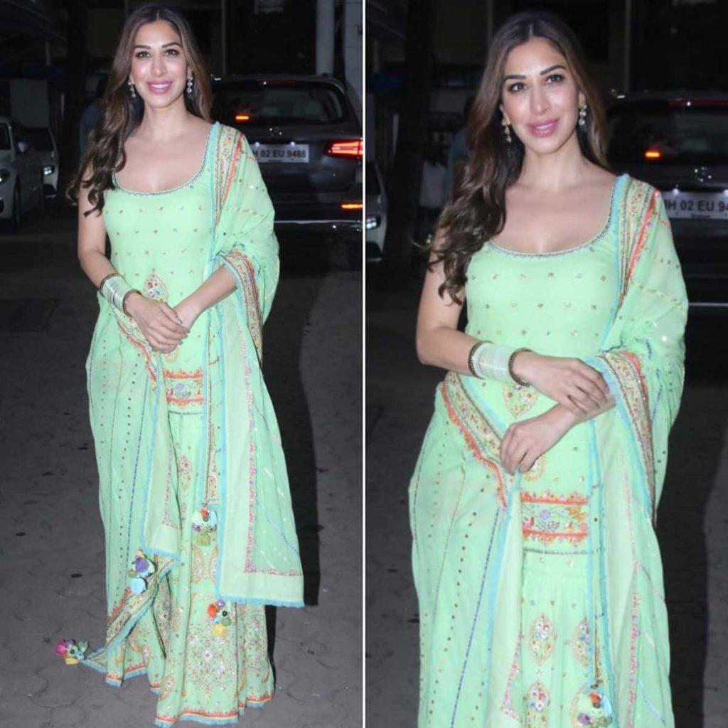 fashion-tips-how-to-drapping-dupatta-with-sharara-kurta