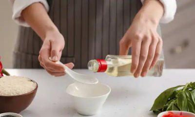 easy-kitchen-hacks-using-vinegar-how-to-use-vinegar-for-diwali-cleaning