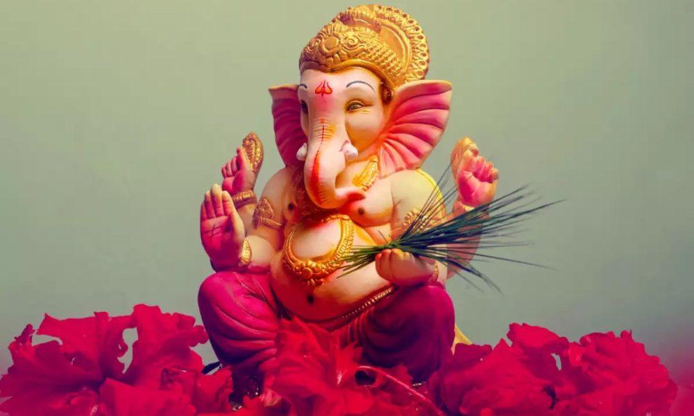 chant-ganesh-chalisa-on-auspicious-wednesday-to-please-lord-ganpati