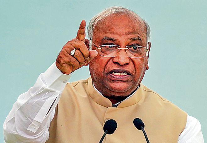 congress-president-mallikarjun-kharges-will-hold-public-meetings-in-surat-and-narmada-today