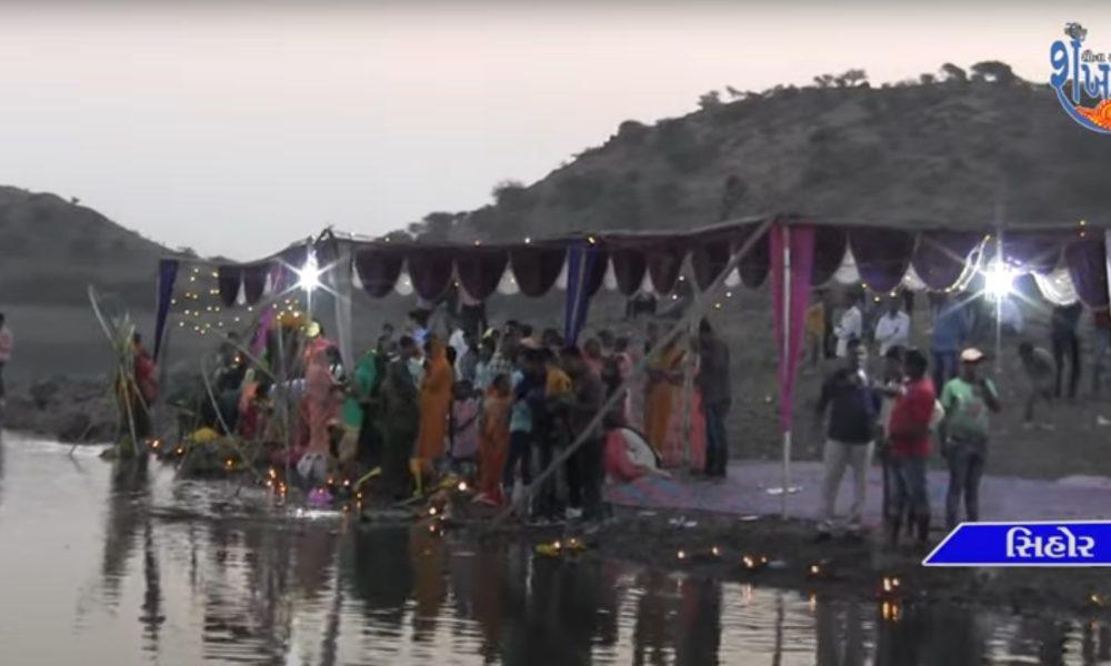 The women of the migrant families settled in Sihore performed the sixth ritual.