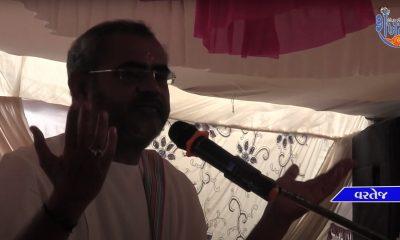 Bholanath Shastriji is conducting the amritpan of the story at Nani Khodiyar Temple near Varatej.