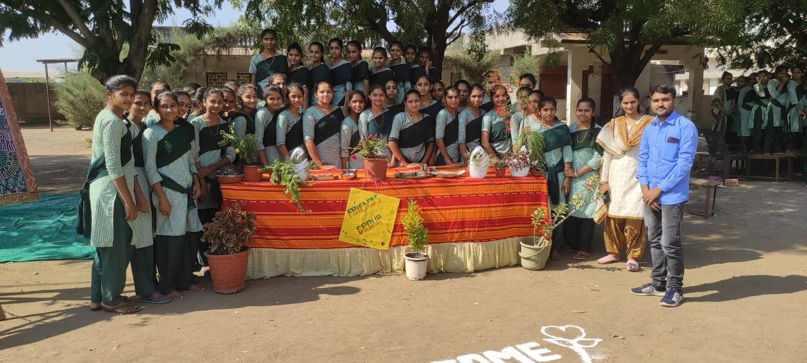 Swayampak organized at Kanya Vidyalaya at Kaavad in Sihore taluka