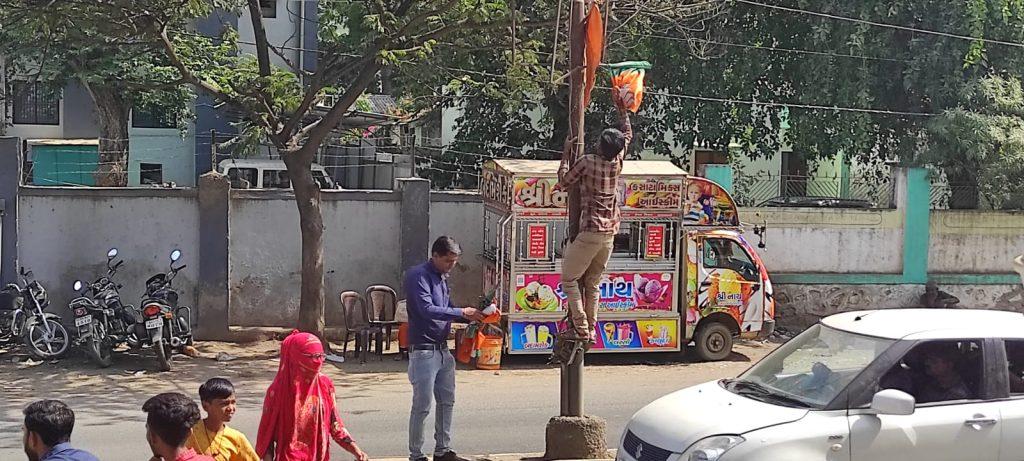 sihore-the-campaign-to-take-down-hoardings-started-as-soon-as-the-election-was-announced