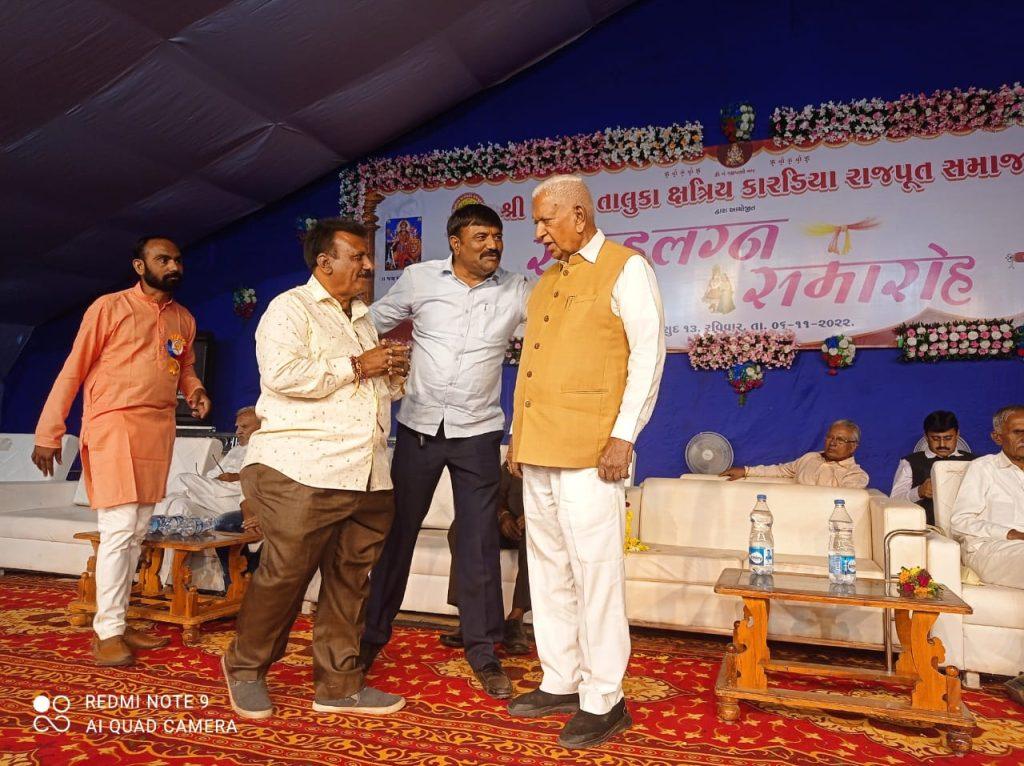 Shankhnad associate journalist Haresh Pawar was honored by Vajubhai Vala