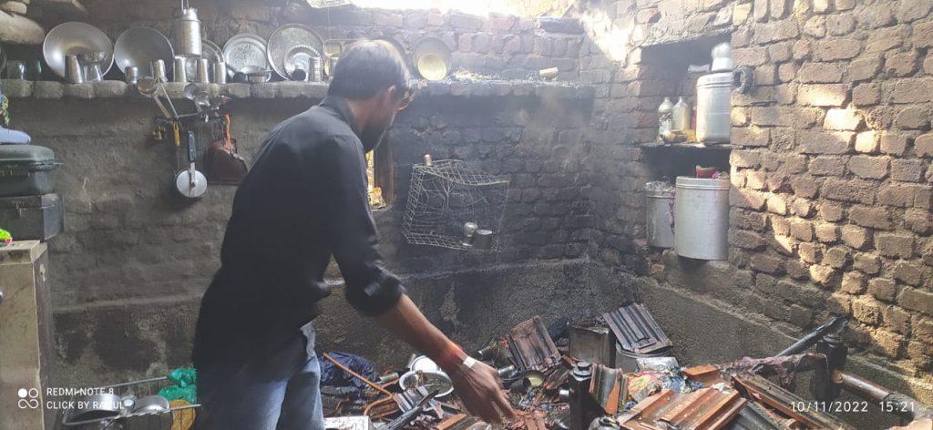 A fire broke out after a cooking gas cylinder leaked in a residential house in Khadia area of Nawa Gundala Colony of Sihore.