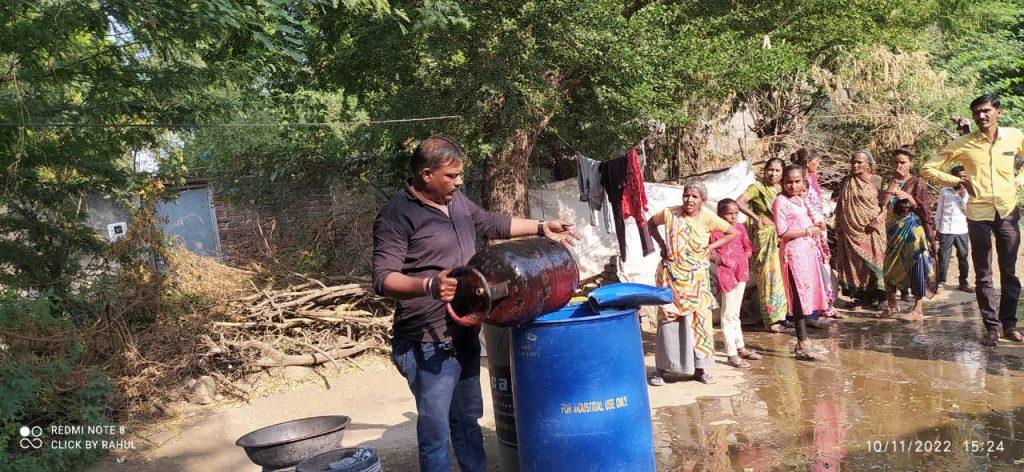 A fire broke out after a cooking gas cylinder leaked in a residential house in Khadia area of Nawa Gundala Colony of Sihore.