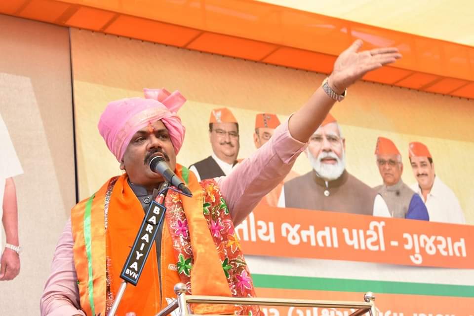 With great confidence of victory, Jitu Vaghani held a mass meeting and filled the nomination form with the supporters.