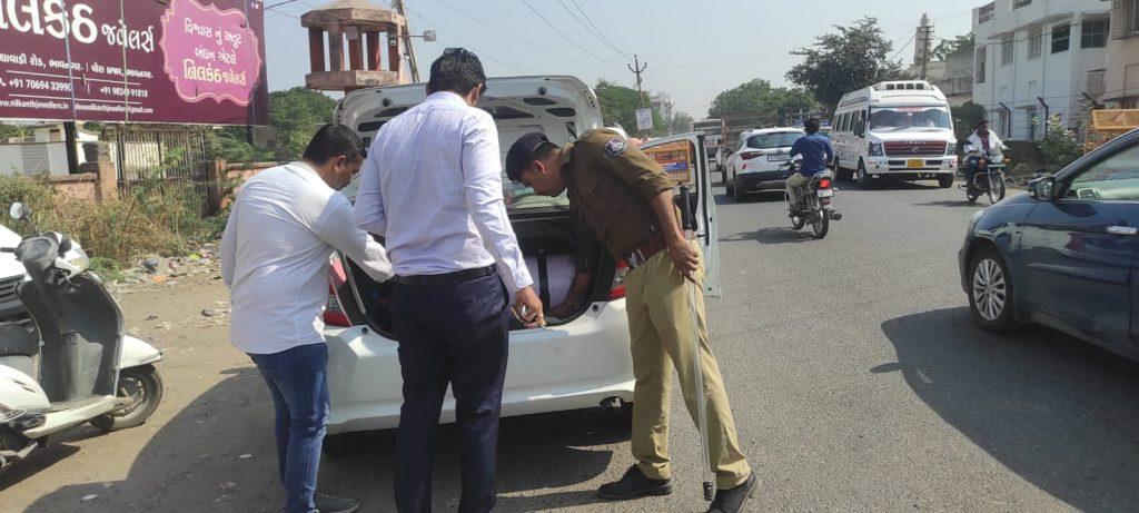 round-the-clock-checking-by-the-police-at-the-check-post-at-songadh-in-sihore-police-and-election-officials-are-in-trouble