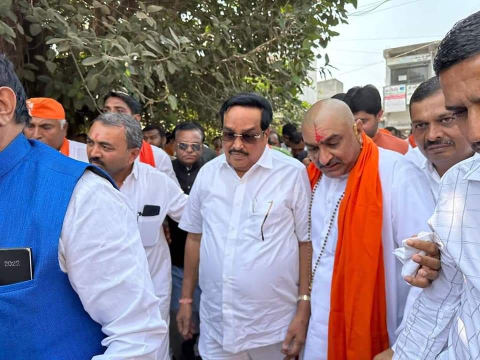 BJP candidate Shunbhuprasad Tundia filed his candidature for Garhda seat, CR Patil was present.