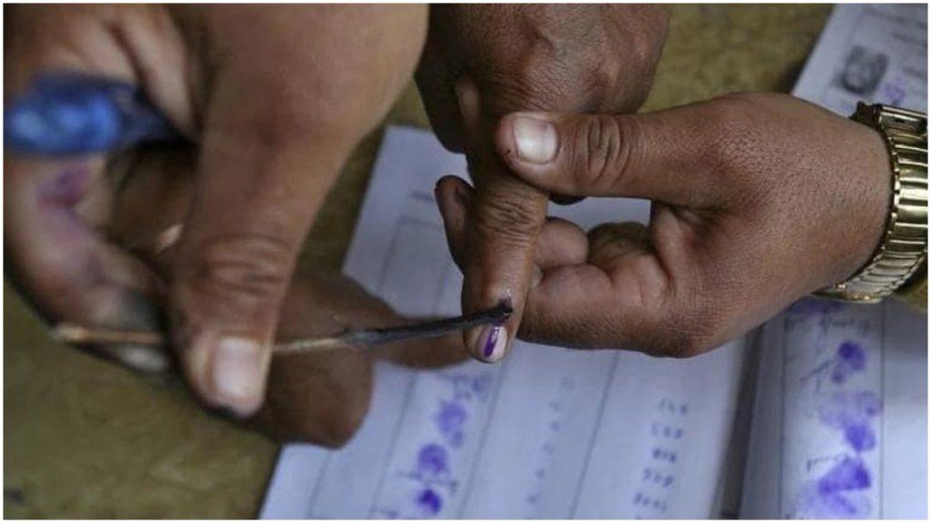 blood-relatives-battle-against-each-other-in-gujarat-election-2022