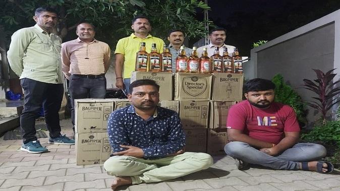 Kamlesh alias Bhago and Manish, who live in the slope of the bus stand in Sihore, ordered liquor from the transport.