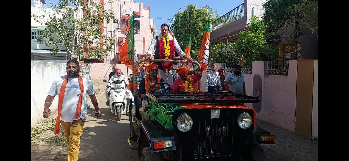 BJP candidate from Bhavnagar West, Jitu Vaghani campaigning hard