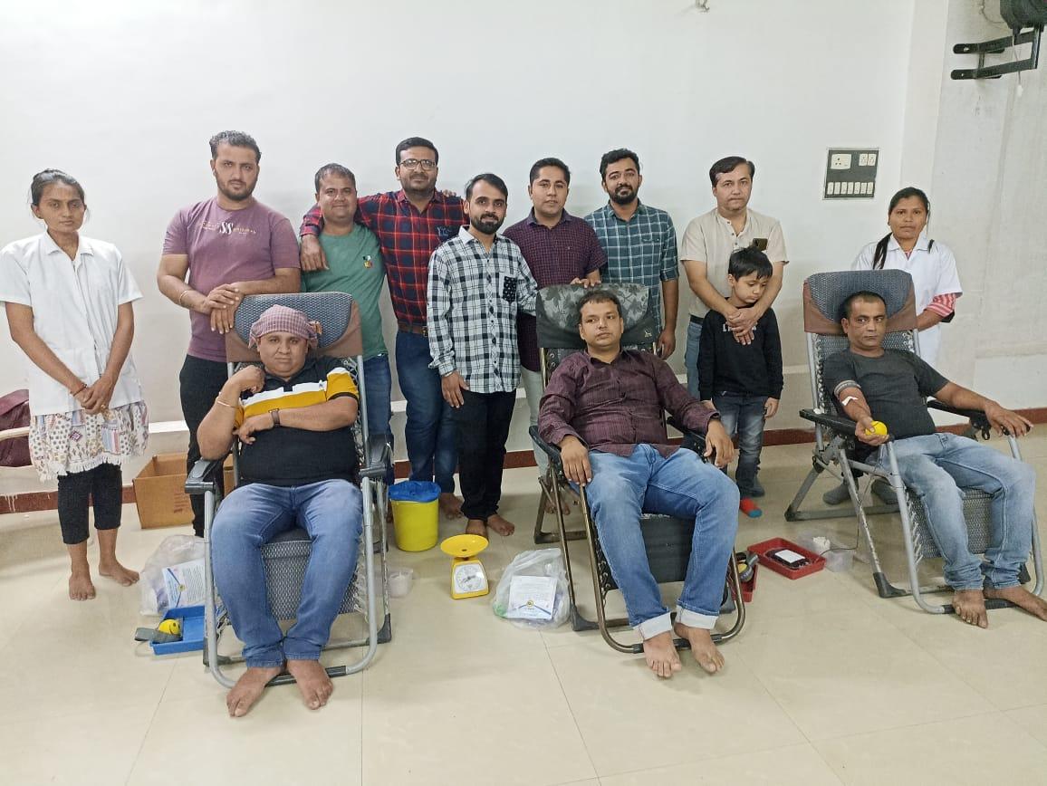 Blood Donation Mahadan: A Blood Donation Camp was held at Guru Nanak Hall, Sihore Sindhi Colony