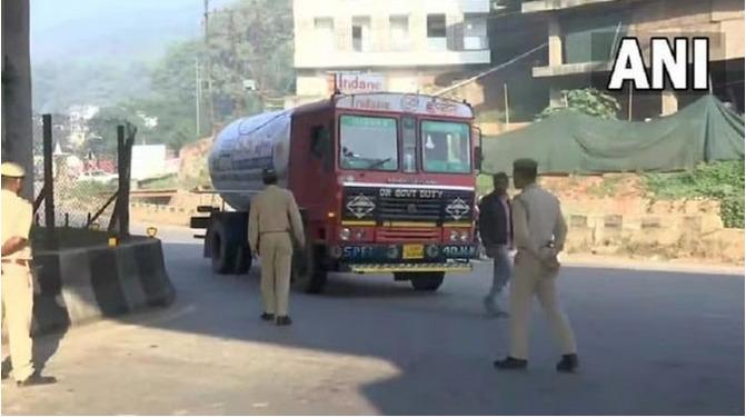 Amid border dispute, Assam Police allows goods-laden trucks to enter Meghalaya, but with one condition