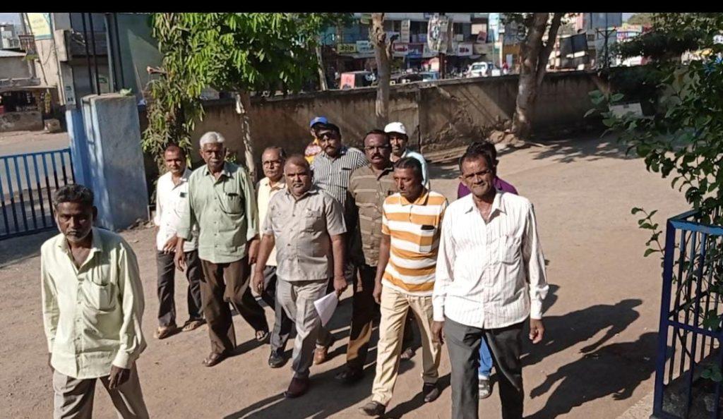 dalit-rights-forum-demands-introduction-of-atrocities-by-burning-posters-of-vajubhai-wala-in-sihore