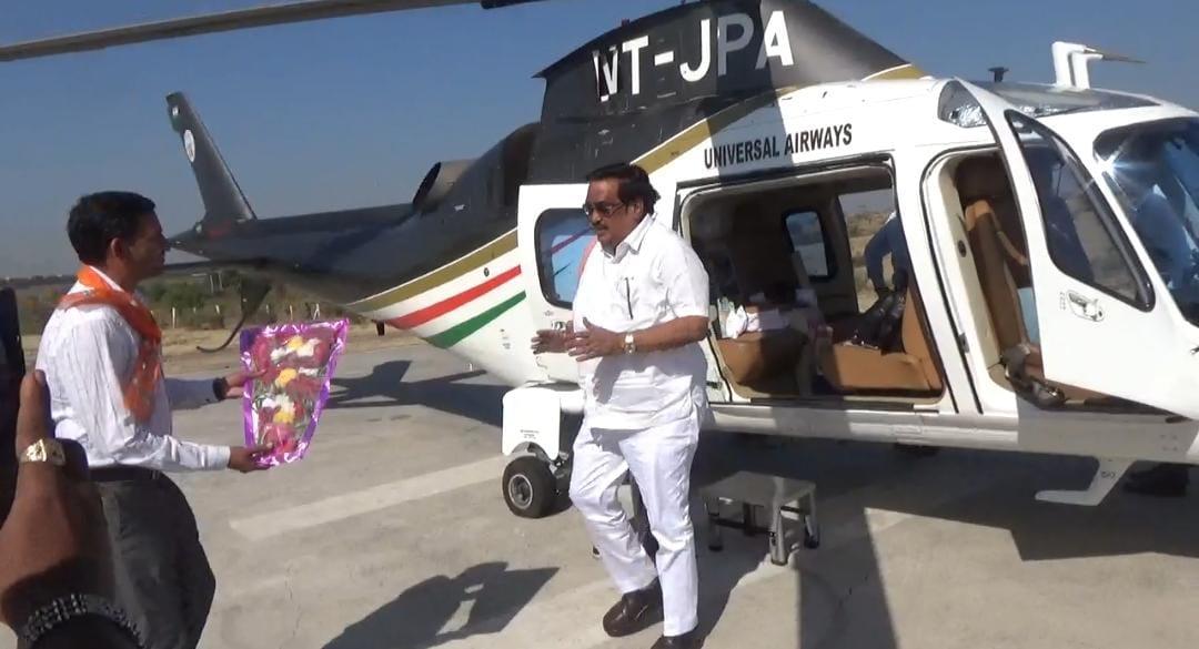 botad-pradesh-president-cr-patils-helicopter-malfunctioned