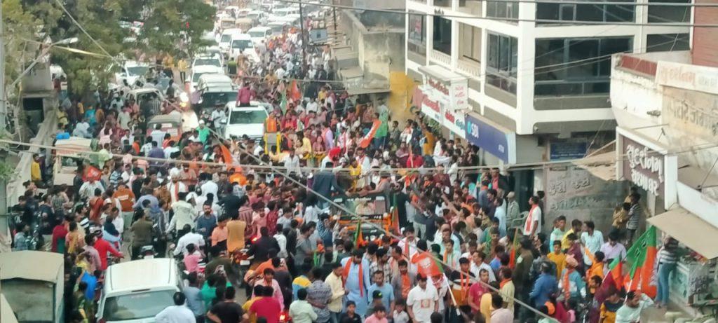 Tarak Mehta Ka Oolta Chashma actors Sodhi and Neha Patel had a grand road show in Sihore.