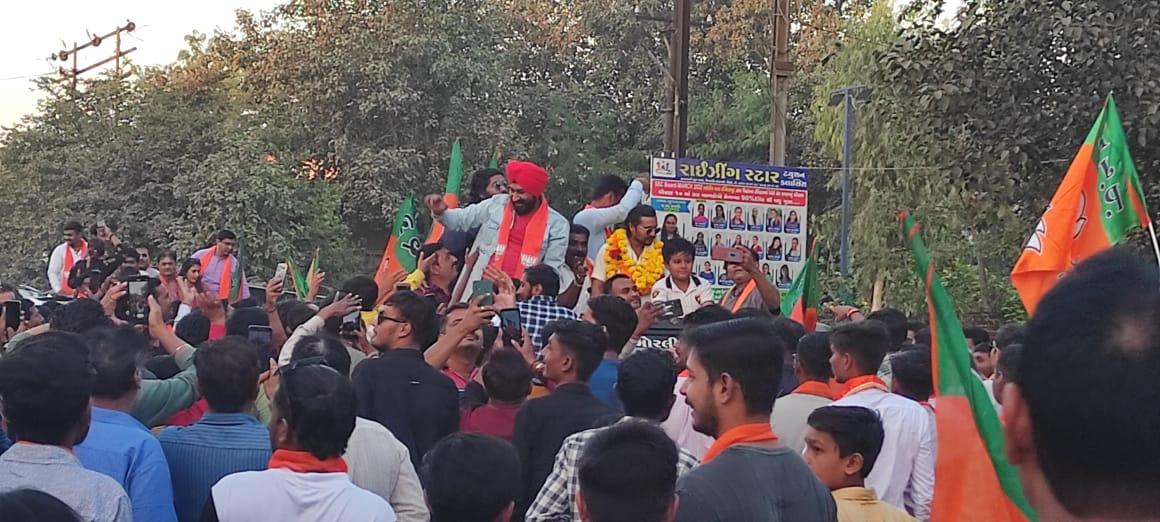 Tarak Mehta Ka Oolta Chashma actors Sodhi and Neha Patel had a grand road show in Sihore.