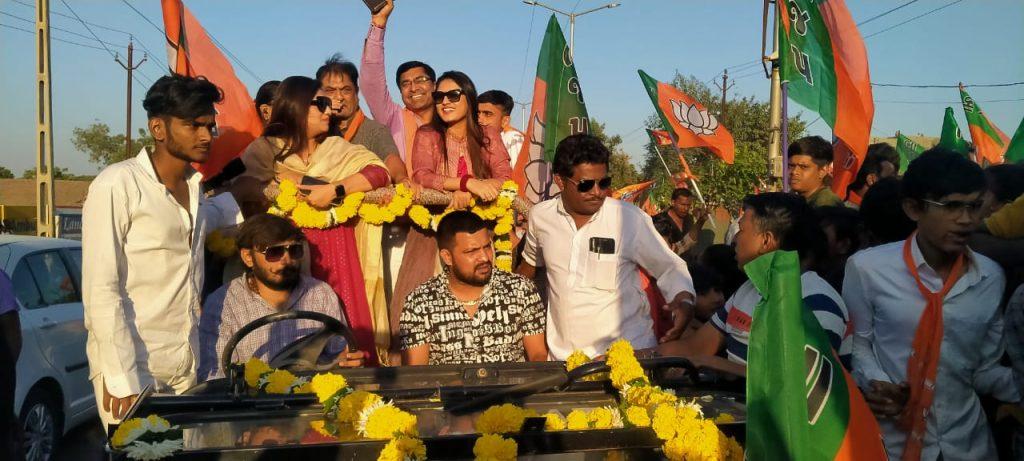 Tarak Mehta Ka Oolta Chashma actors Sodhi and Neha Patel had a grand road show in Sihore.