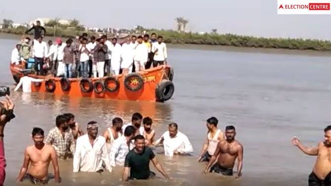 Rajula's Congress candidate Amrish Der reached out to the villagers by swimming in the sea for election campaign