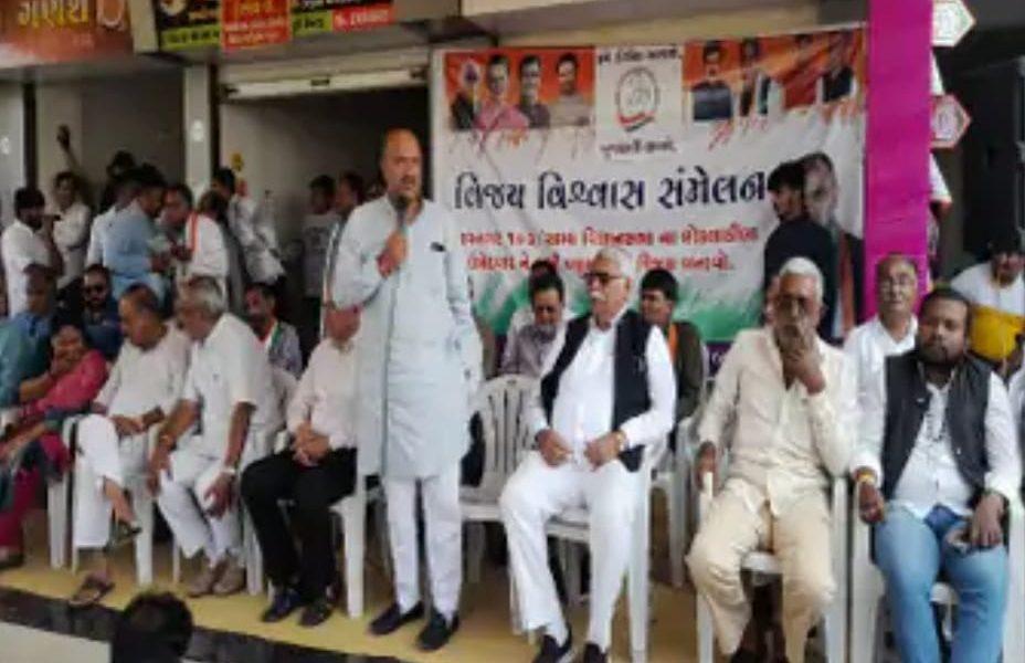Revatsinh Gohil, the Congress candidate from Bhavnagar Gramya, made a video call from the hospital bed and raised the passion of the workers.