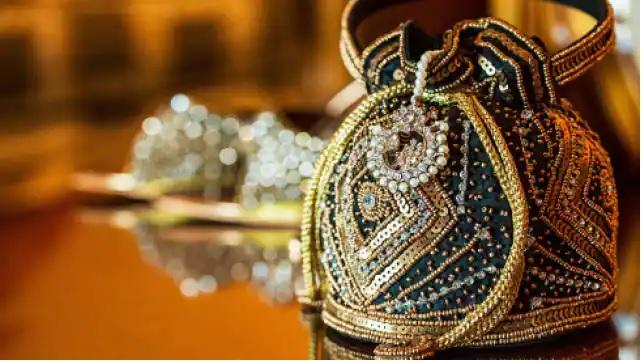 A potli pouch or a clutch makes a wedding special, a bride must keep these items