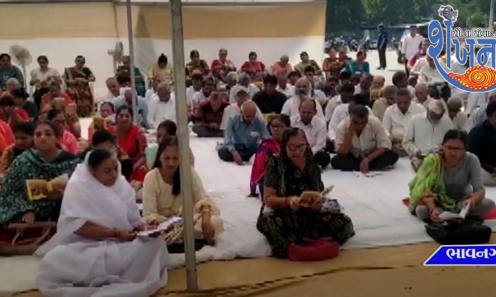 In Bhavnagar, Sri Moraribapu's Vyasa was planted with Ramkatha Dhwajasthamba.