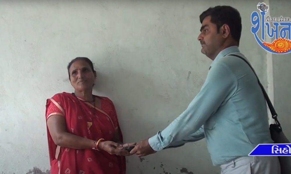 the-honesty-of-jai-khatri-an-educated-young-man-from-sehore-returned-the-cash-and-silver-jewelery-to-the-original-owner