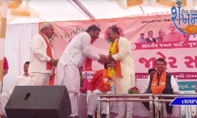 devendra-fadnavis-addressed-a-grand-gathering-in-talaja-and-attacked-congress-and-aap