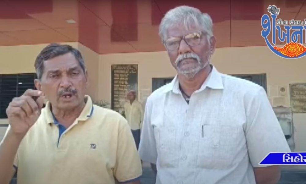 The opposition gave a bottle of contaminated water to the chief officer and asked Mukesh Jani to get the laboratory done.