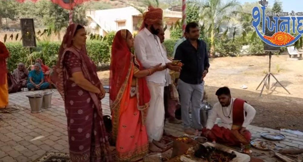 Vir Mokhdaji Morlidhar and Chamuda Mataji's Pathutsav was held.