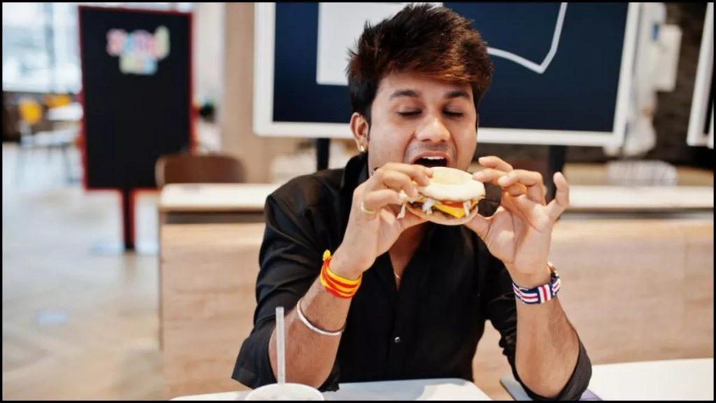 the-habit-of-eating-in-a-hurry-can-make-you-sick-be-careful-today