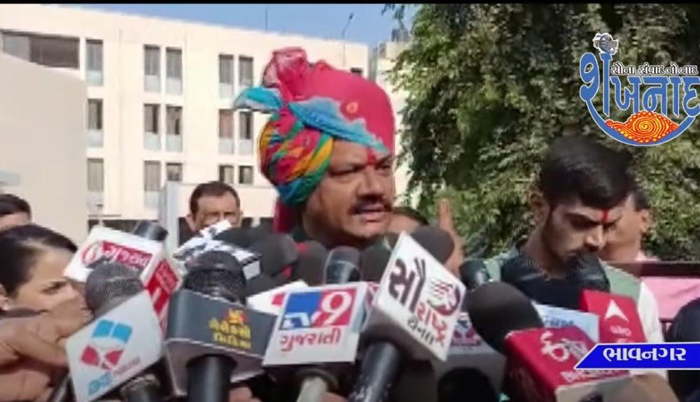 Bhavnagar city BJP candidate Jitu Vaghani voted with his family.