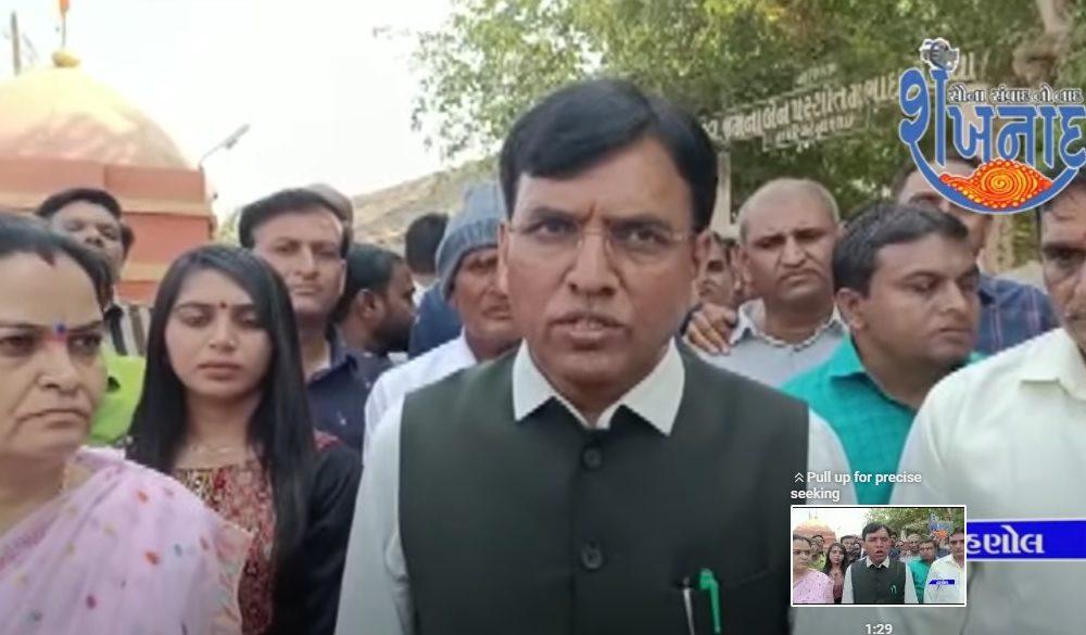 At Halon, Mansukhbhai Mandaviya and his family reached to vote.