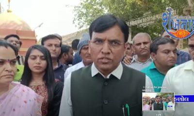 At Halon, Mansukhbhai Mandaviya and his family reached to vote.